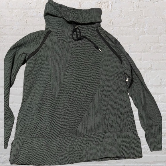 3 Kirkland signature sweater bundle - Picture 4 of 5